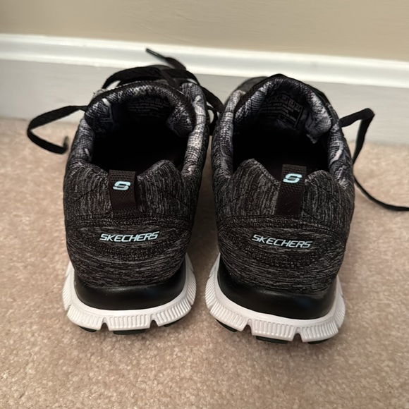 Lite-Weight Sketchers - hardly worn! - Picture 6 of 7